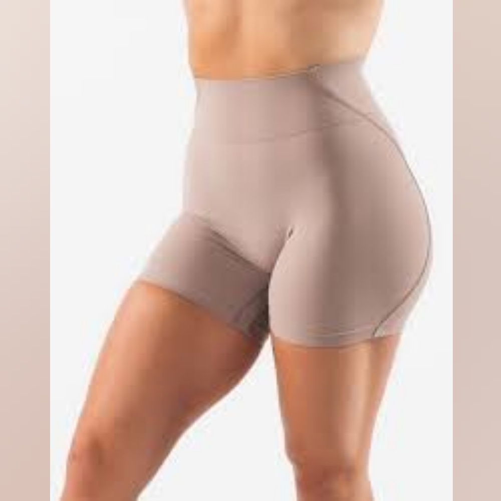 ALPHALETE SHORTS 5" SAND SZ XS